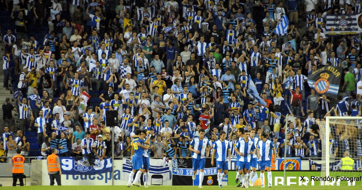 Jugadores y afición del RCD Espanyol en su estadio